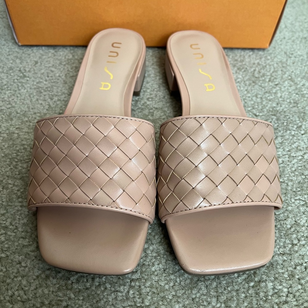 Unisa Alysa light natural slide. Size 8